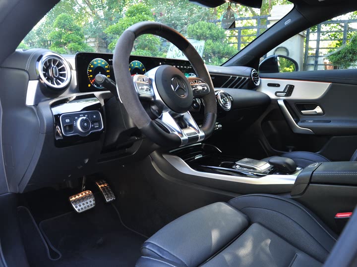 Фото 6 - Mercedes-Benz CLA-Class AMG