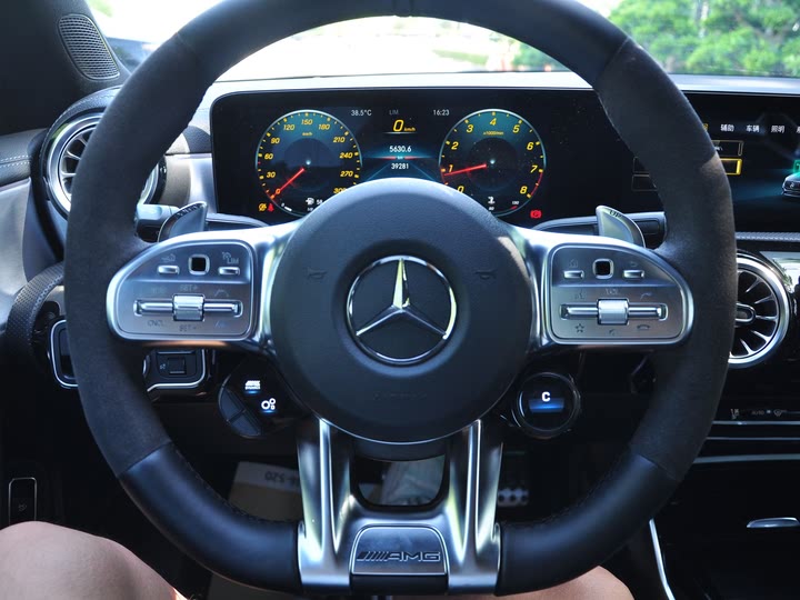 Фото 8 - Mercedes-Benz CLA-Class AMG