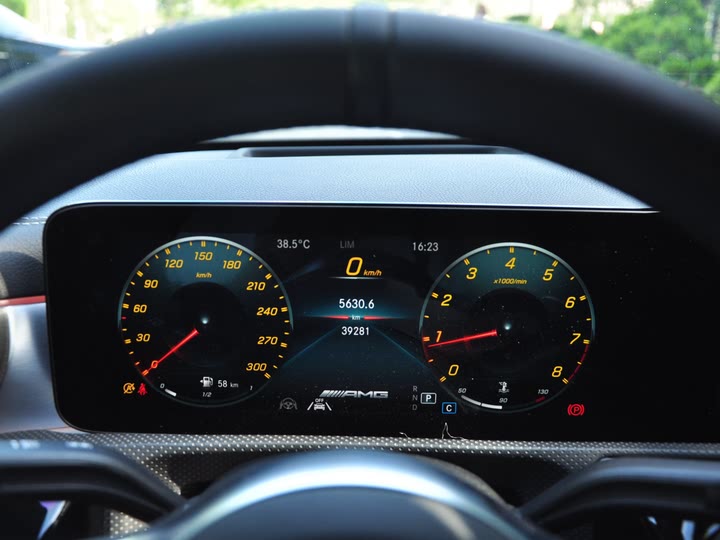 Фото 9 - Mercedes-Benz CLA-Class AMG