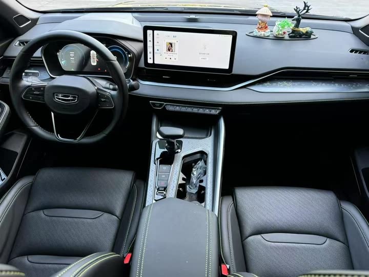 Фото 4 - Geely Preface