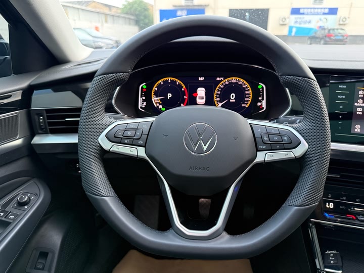 Фото 10 - Volkswagen Passat