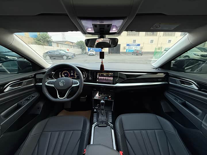 Фото 14 - Volkswagen Passat