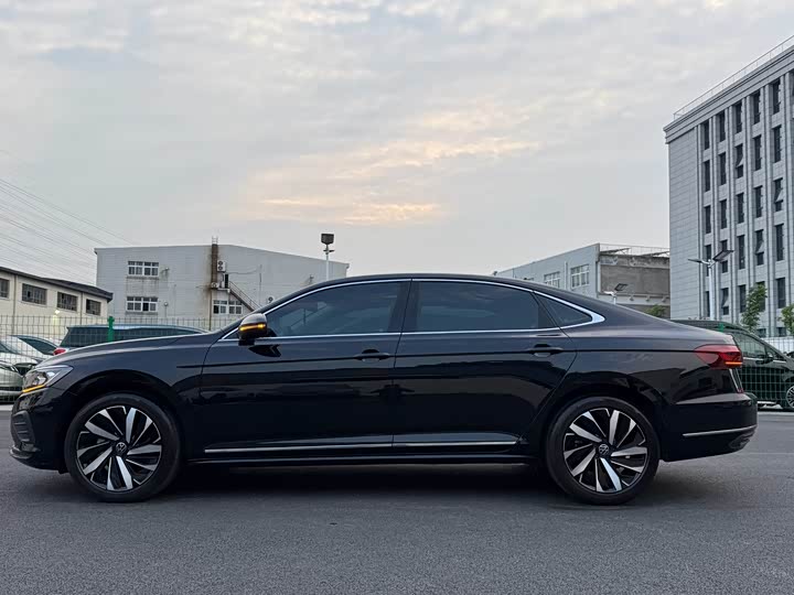 Фото 16 - Volkswagen Passat