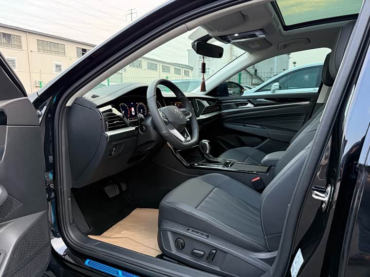 Фото 17 - Volkswagen Passat