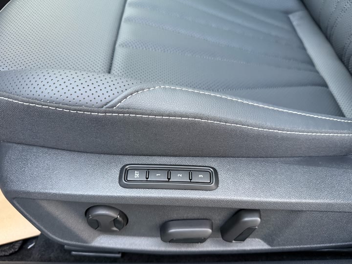 Фото 18 - Volkswagen Passat