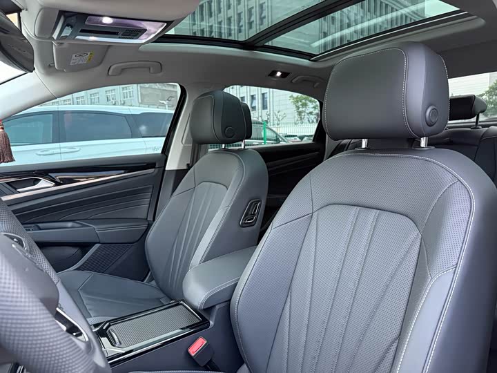 Фото 19 - Volkswagen Passat