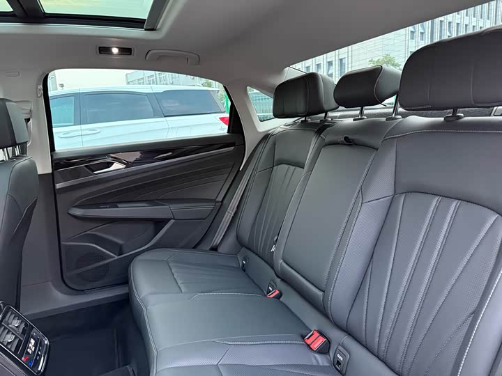 Фото 22 - Volkswagen Passat