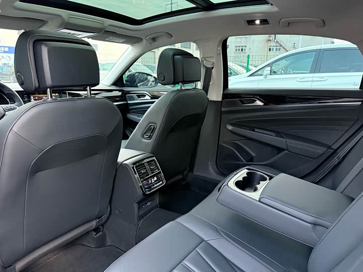 Фото 23 - Volkswagen Passat