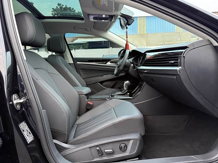 Фото 24 - Volkswagen Passat