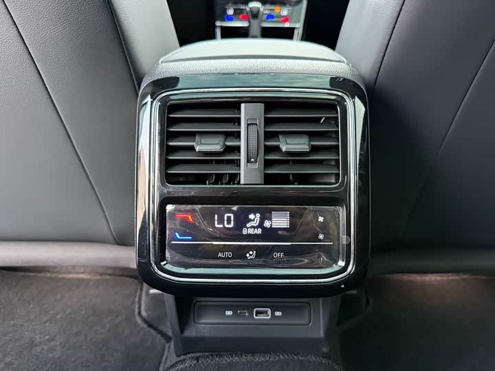 Фото 25 - Volkswagen Passat