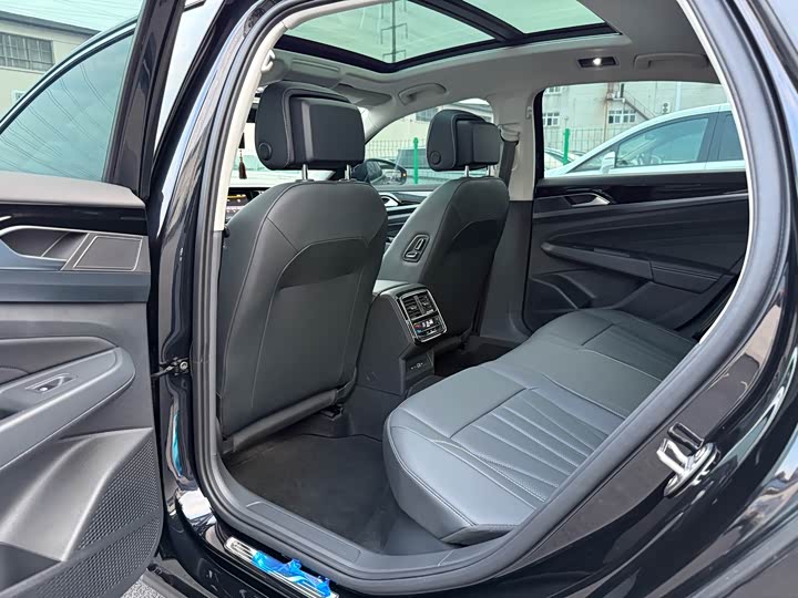 Фото 26 - Volkswagen Passat