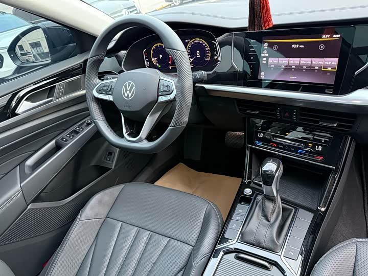 Фото 29 - Volkswagen Passat