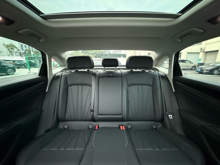 Фото 32 - Volkswagen Passat