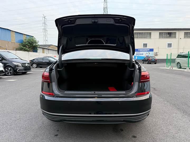 Фото 35 - Volkswagen Passat