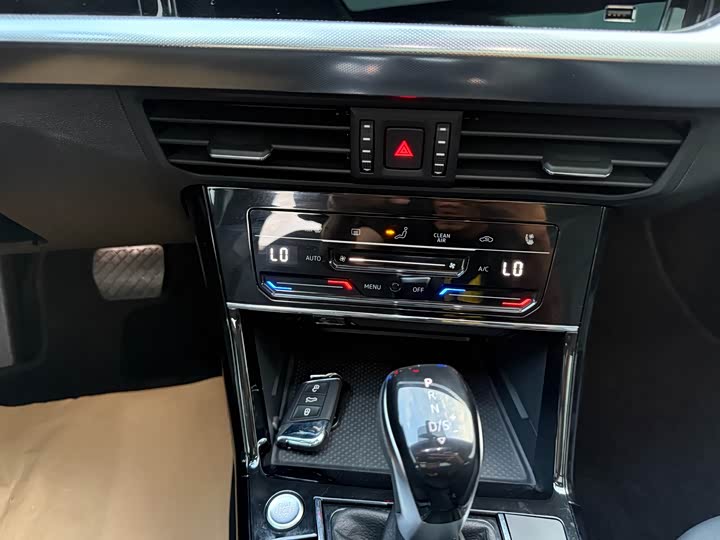 Фото 7 - Volkswagen Passat