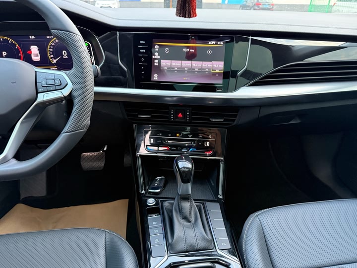 Фото 8 - Volkswagen Passat