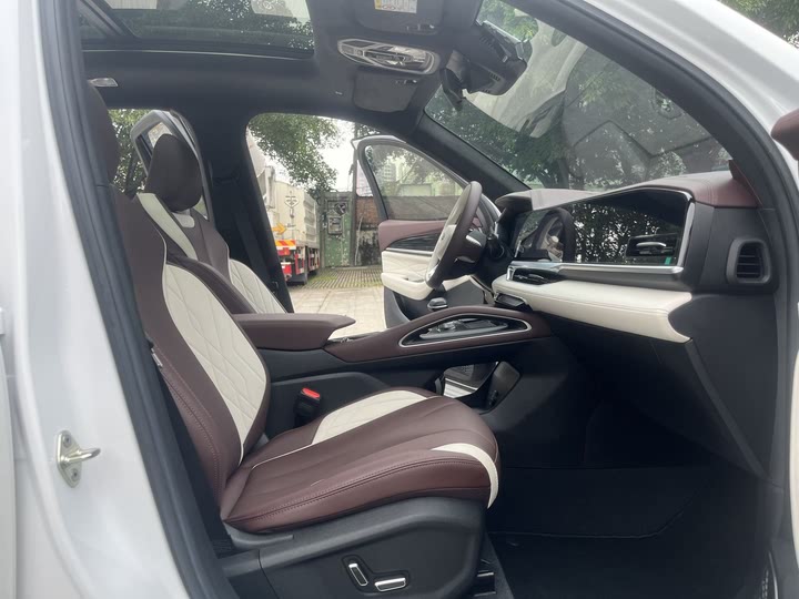 Фото 7 - Geely Monjaro