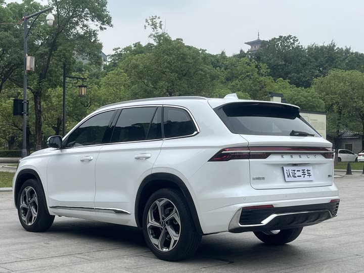 Фото 9 - Geely Monjaro