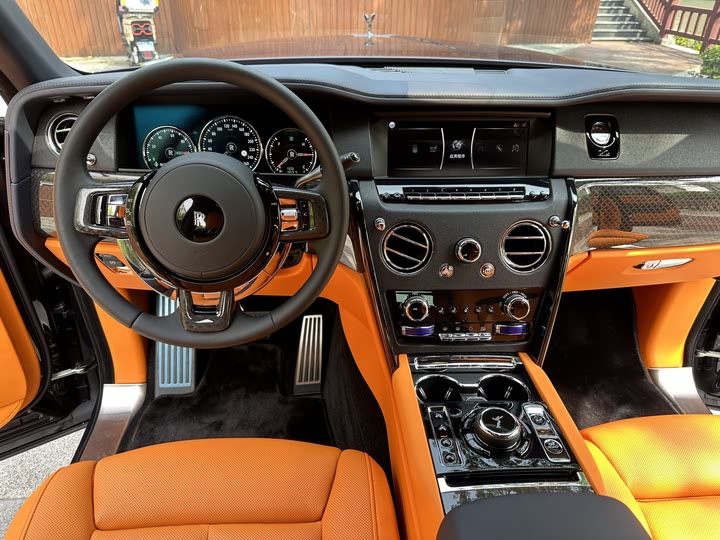 Фото 13 - Rolls-Royce Cullinan