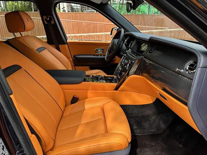 Фото 15 - Rolls-Royce Cullinan