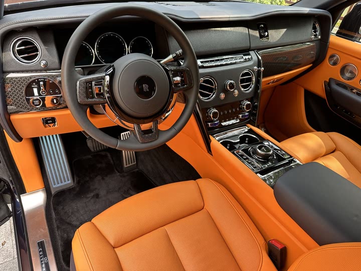 Фото 17 - Rolls-Royce Cullinan