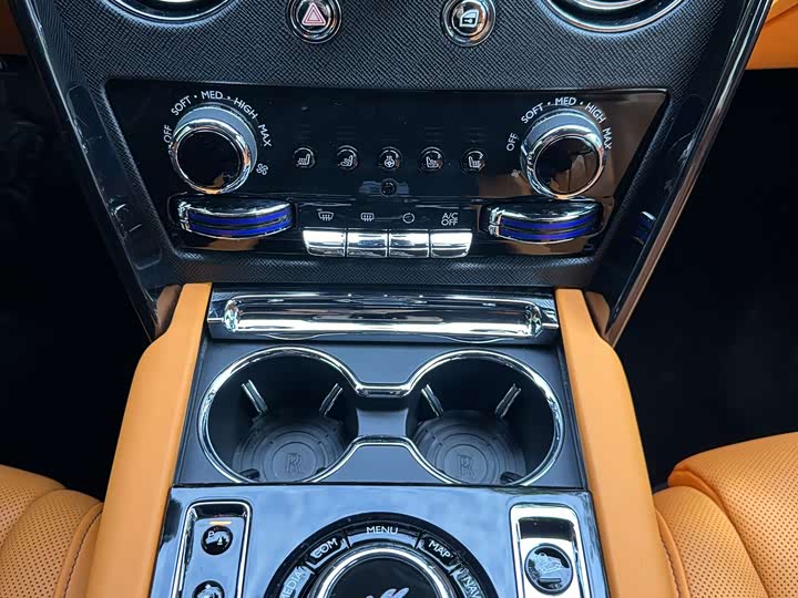 Фото 19 - Rolls-Royce Cullinan