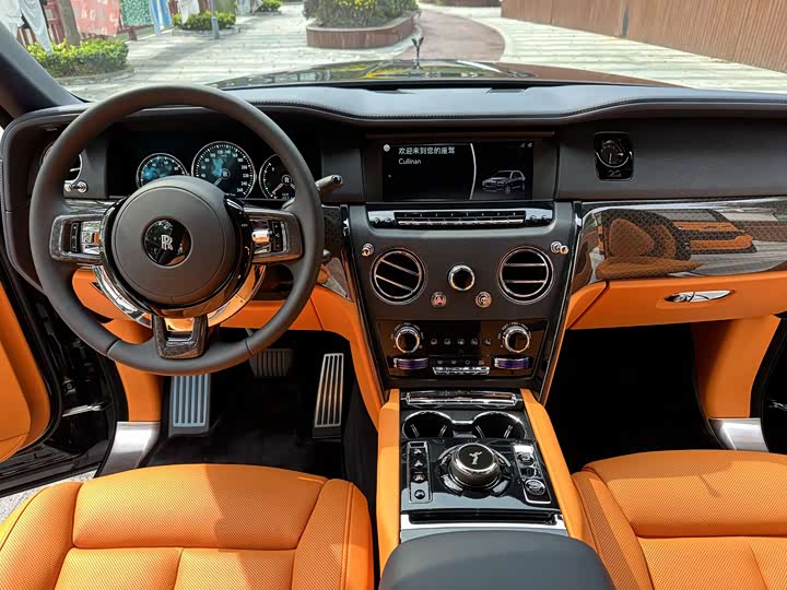 Фото 21 - Rolls-Royce Cullinan