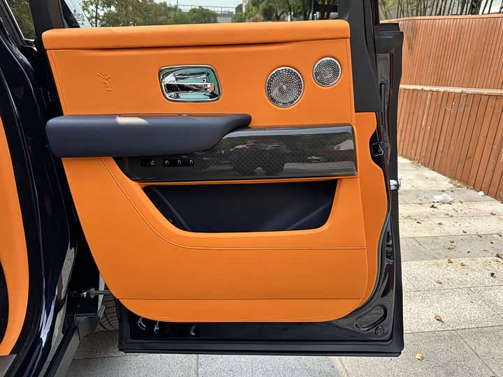 Фото 22 - Rolls-Royce Cullinan