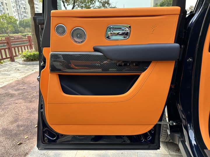 Фото 23 - Rolls-Royce Cullinan