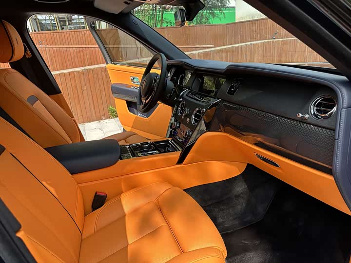 Фото 24 - Rolls-Royce Cullinan