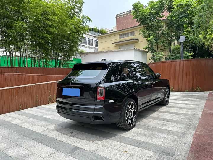 Фото 28 - Rolls-Royce Cullinan