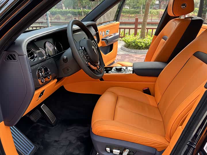 Фото 9 - Rolls-Royce Cullinan