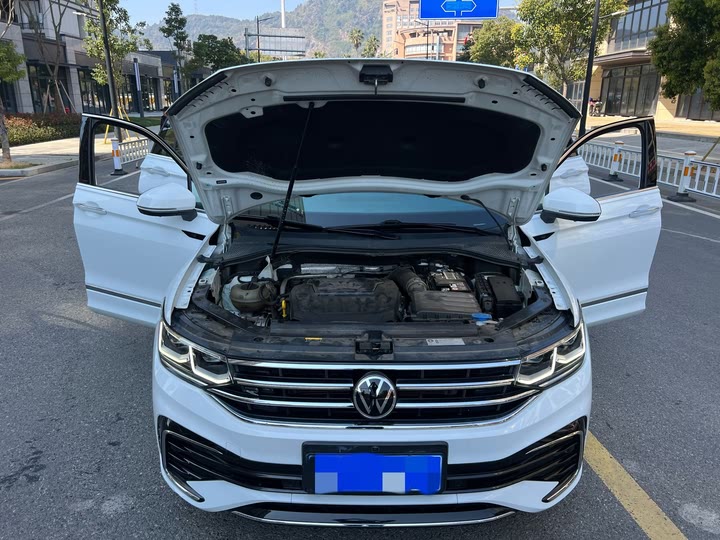 Фото 10 - Volkswagen Tiguan L Pro