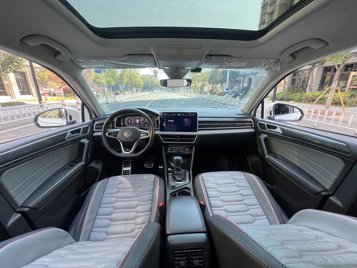 Фото 12 - Volkswagen Tiguan L Pro