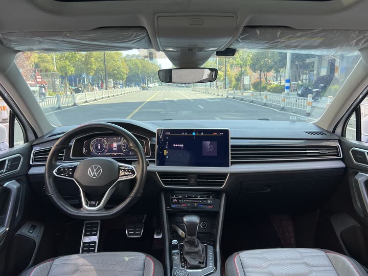 Фото 13 - Volkswagen Tiguan L Pro