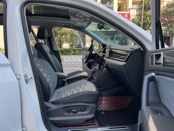 Фото 17 - Volkswagen Tiguan L Pro