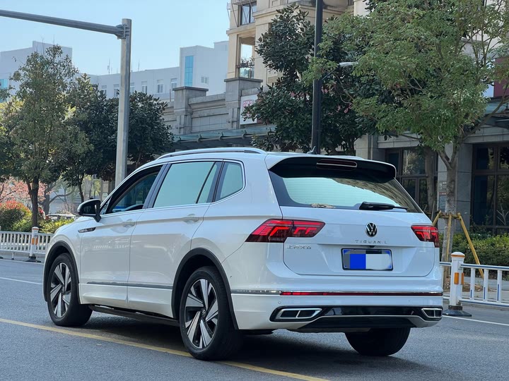 Фото 4 - Volkswagen Tiguan L Pro