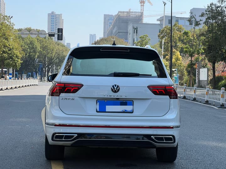 Фото 5 - Volkswagen Tiguan L Pro