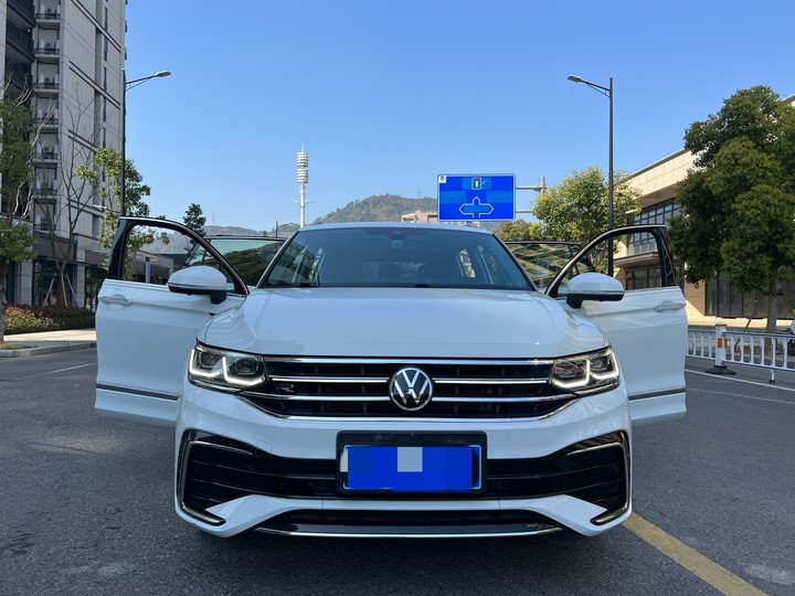 Фото 7 - Volkswagen Tiguan L Pro