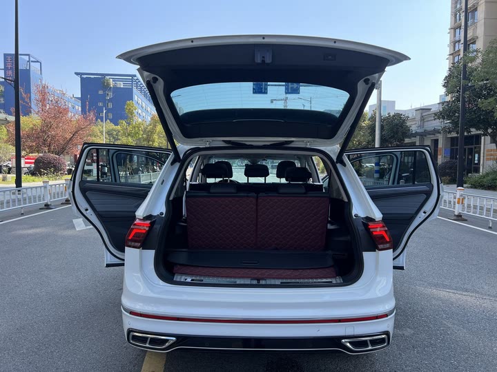 Фото 9 - Volkswagen Tiguan L Pro