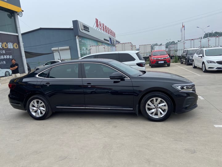 Фото 4 - Volkswagen Passat