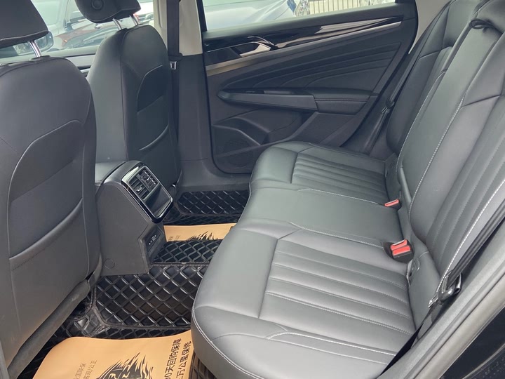 Фото 8 - Volkswagen Passat