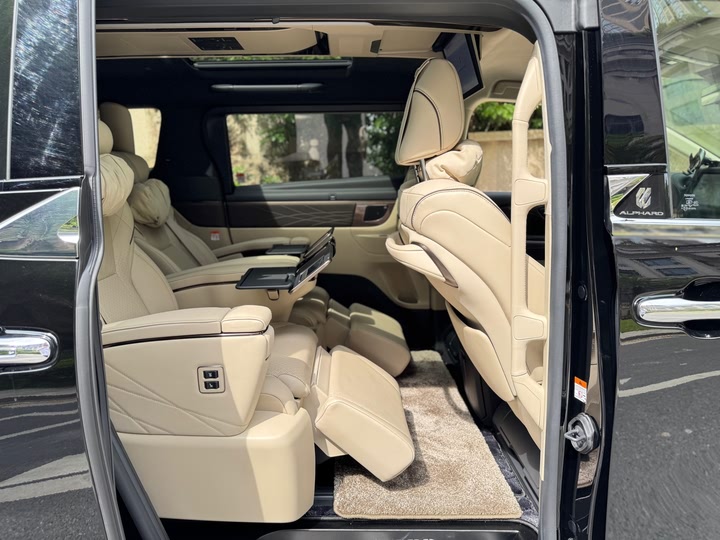 Фото 13 - Toyota Alphard