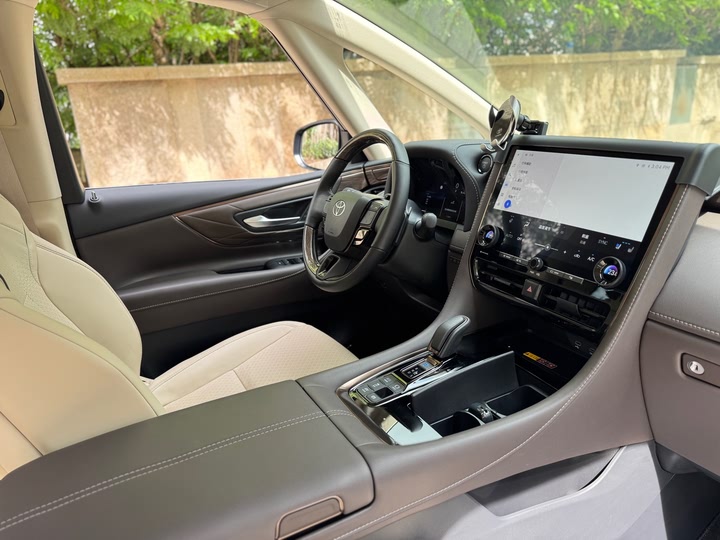 Фото 16 - Toyota Alphard