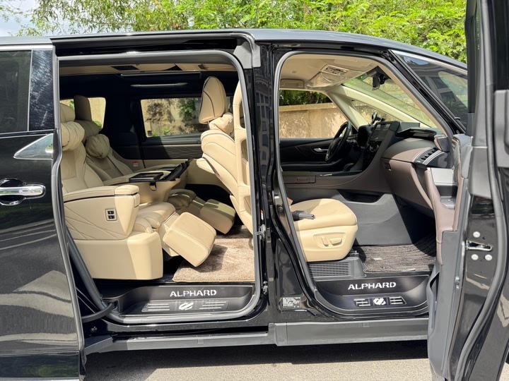 Фото 17 - Toyota Alphard