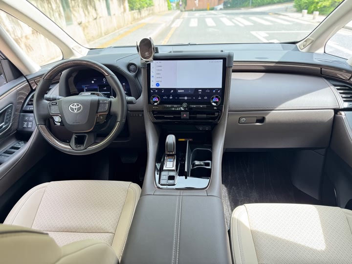 Фото 18 - Toyota Alphard