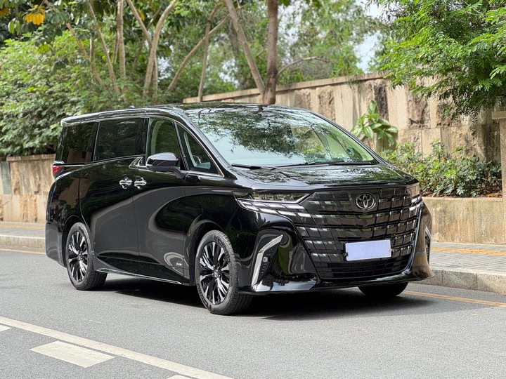 Фото 2 - Toyota Alphard