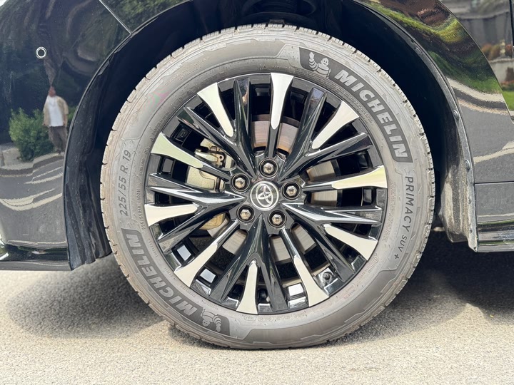 Фото 20 - Toyota Alphard