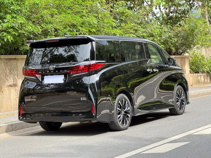 Фото 3 - Toyota Alphard