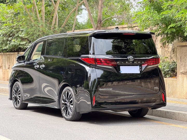 Фото 4 - Toyota Alphard